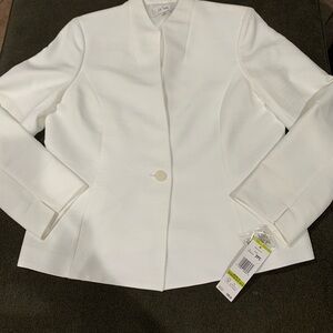 New with tags Le Suit Women’s white bkazer & skirt suit Size 14